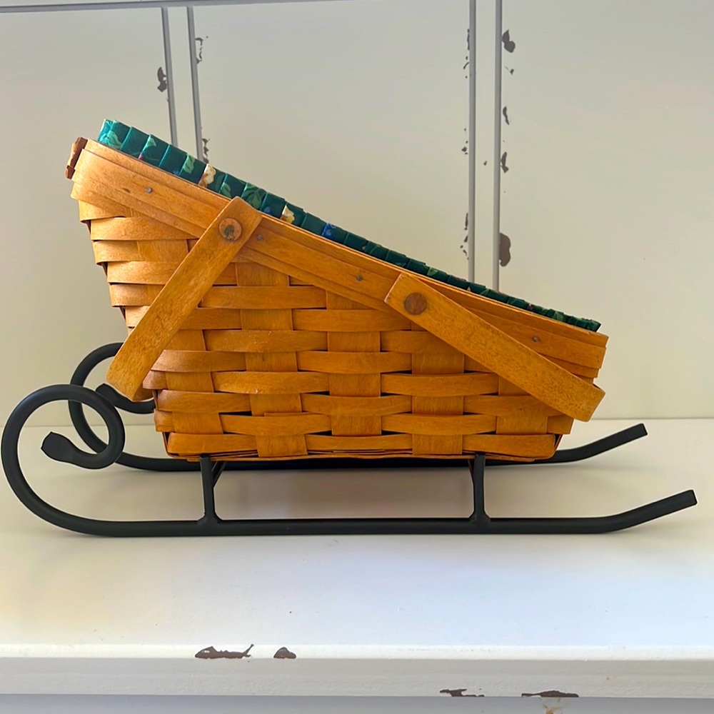1996 Longaberger Medium /large vegetable basket with sleigh runner. Cottage core